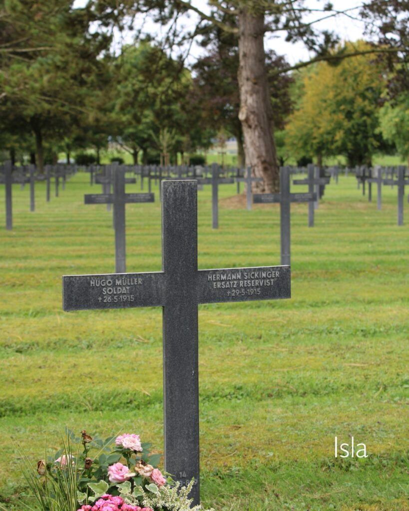 Isla's photo of a soldier's cross headstone.